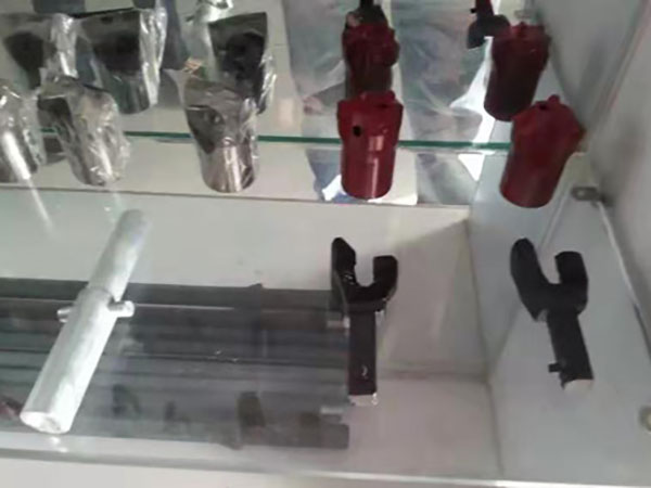 方把鉆頭